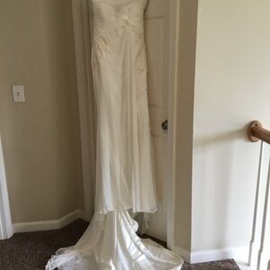 Pre-owned Wedding Gown